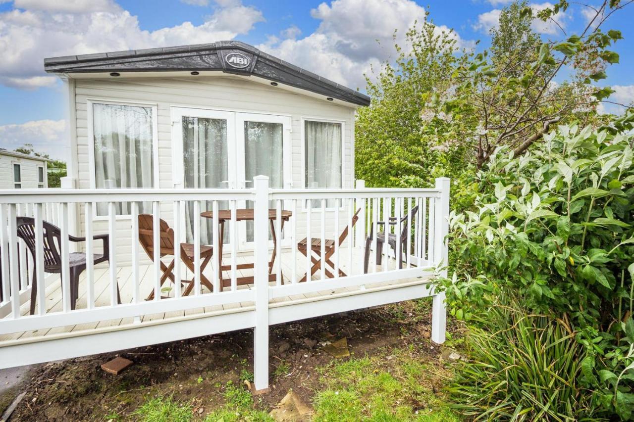 Beautiful 6 Berth Caravan With Decking At Southview Holiday Park Ref 33024O Hotel Skegness Exterior photo