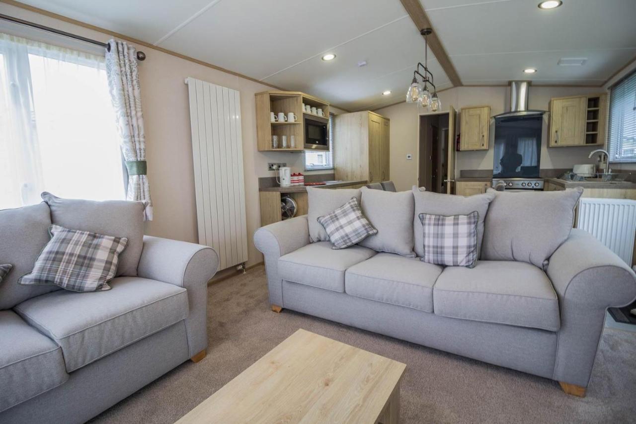 Beautiful 6 Berth Caravan With Decking At Southview Holiday Park Ref 33024O Hotel Skegness Exterior photo
