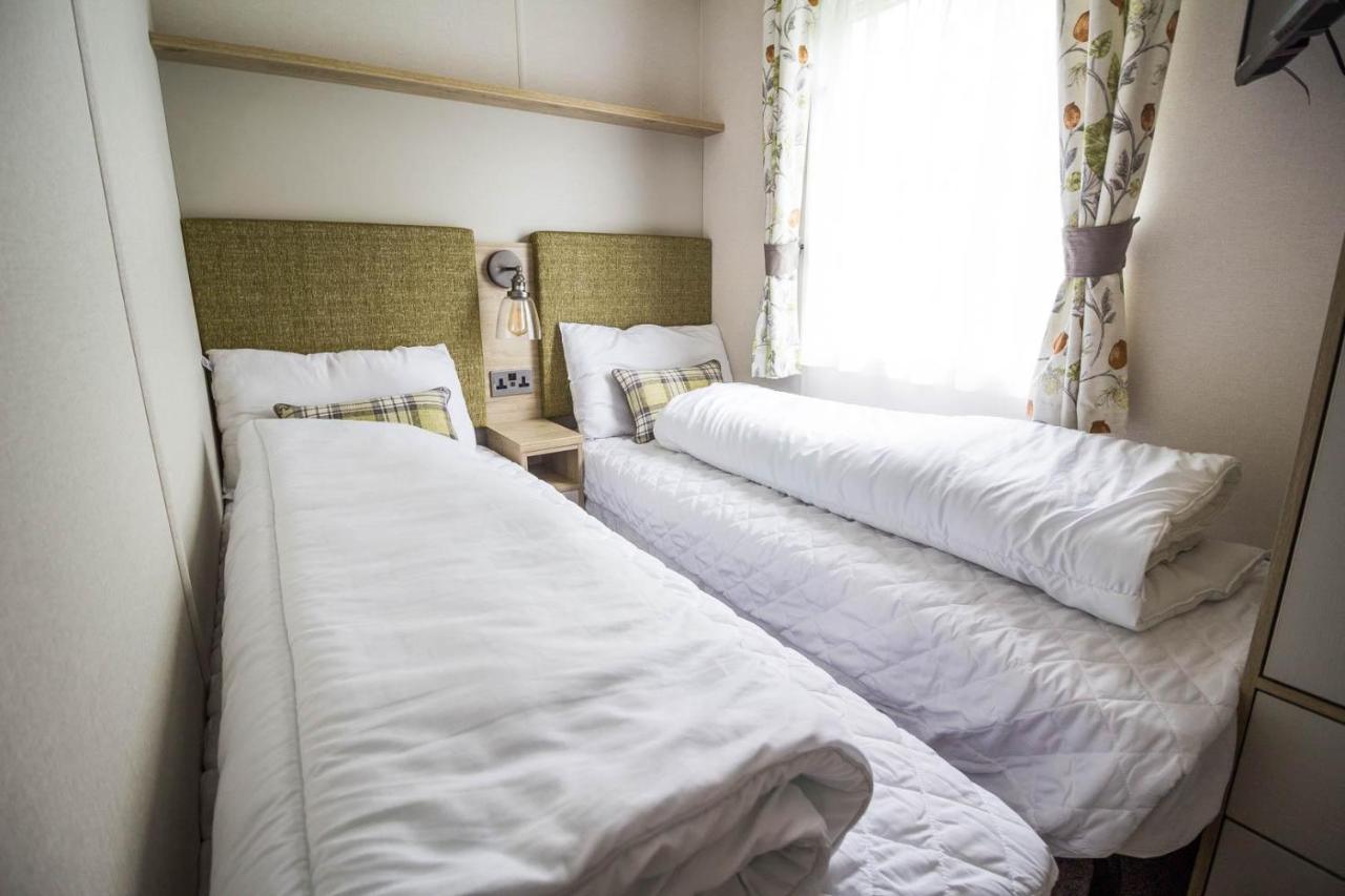 Beautiful 6 Berth Caravan With Decking At Southview Holiday Park Ref 33024O Hotel Skegness Exterior photo