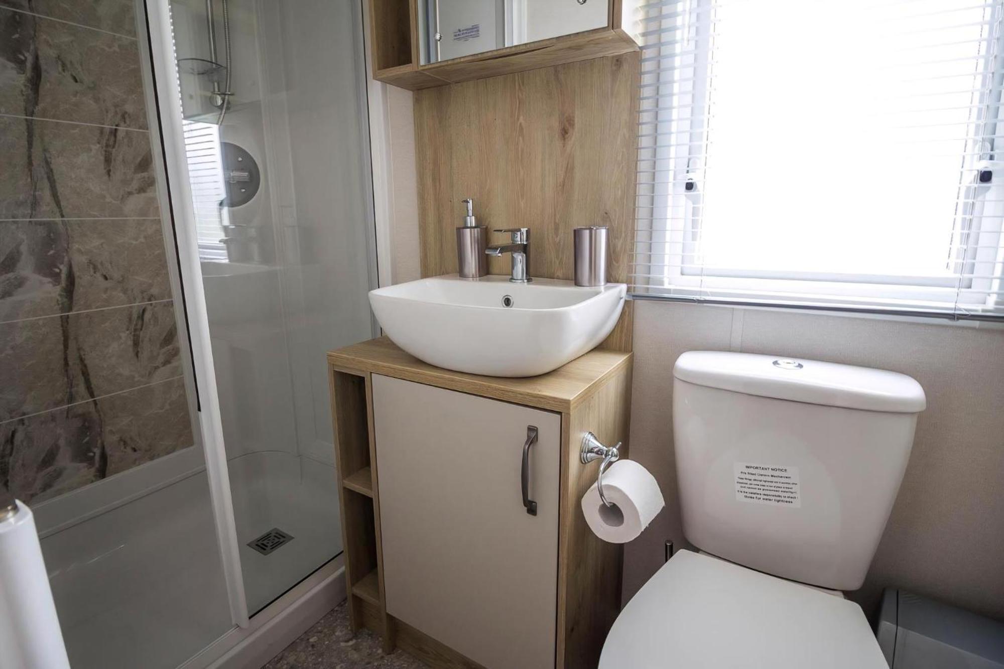 Beautiful 6 Berth Caravan With Decking At Southview Holiday Park Ref 33024O Hotel Skegness Exterior photo